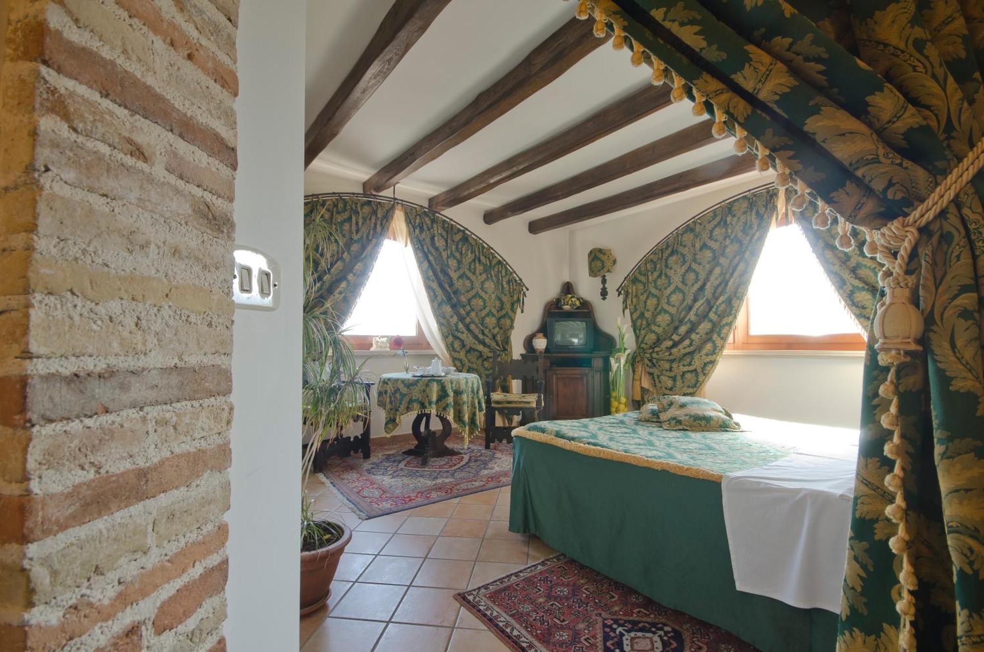 Hotel Ristorante Le Gole Di Ricci Aielli Exteriör bild