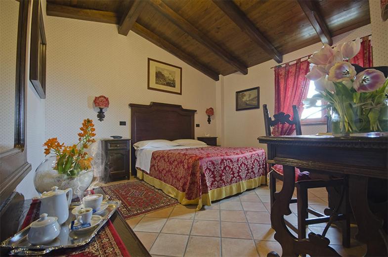 Hotel Ristorante Le Gole Di Ricci Aielli Exteriör bild